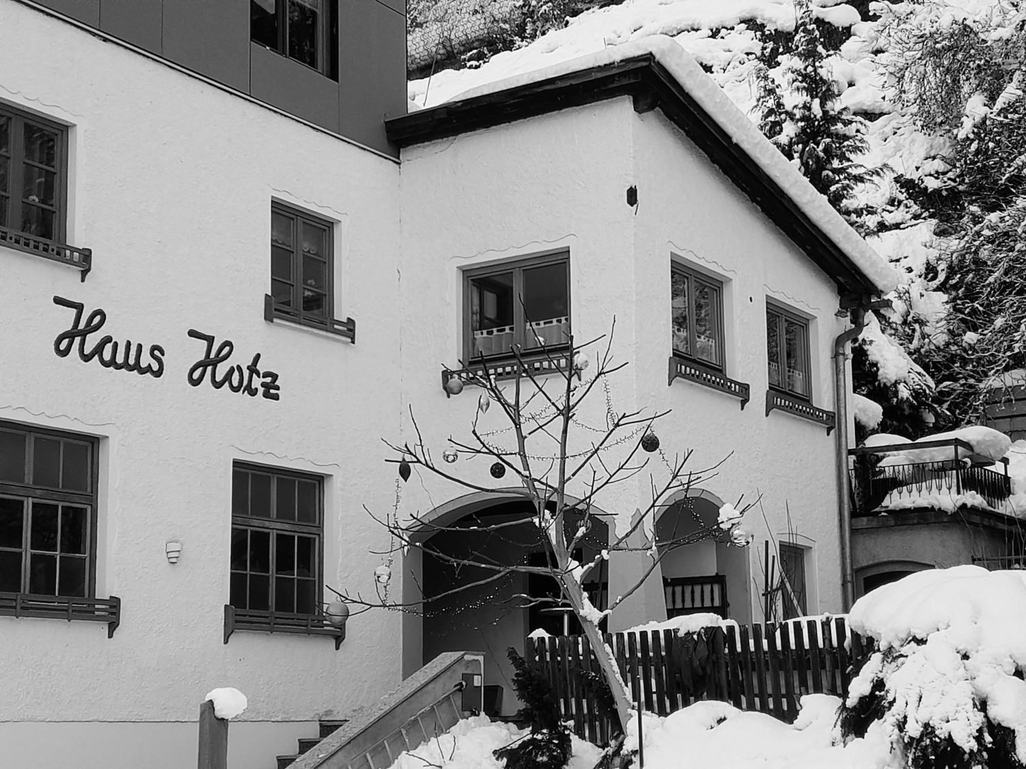Haus Hotz Apart Talblick Grins Exterior foto