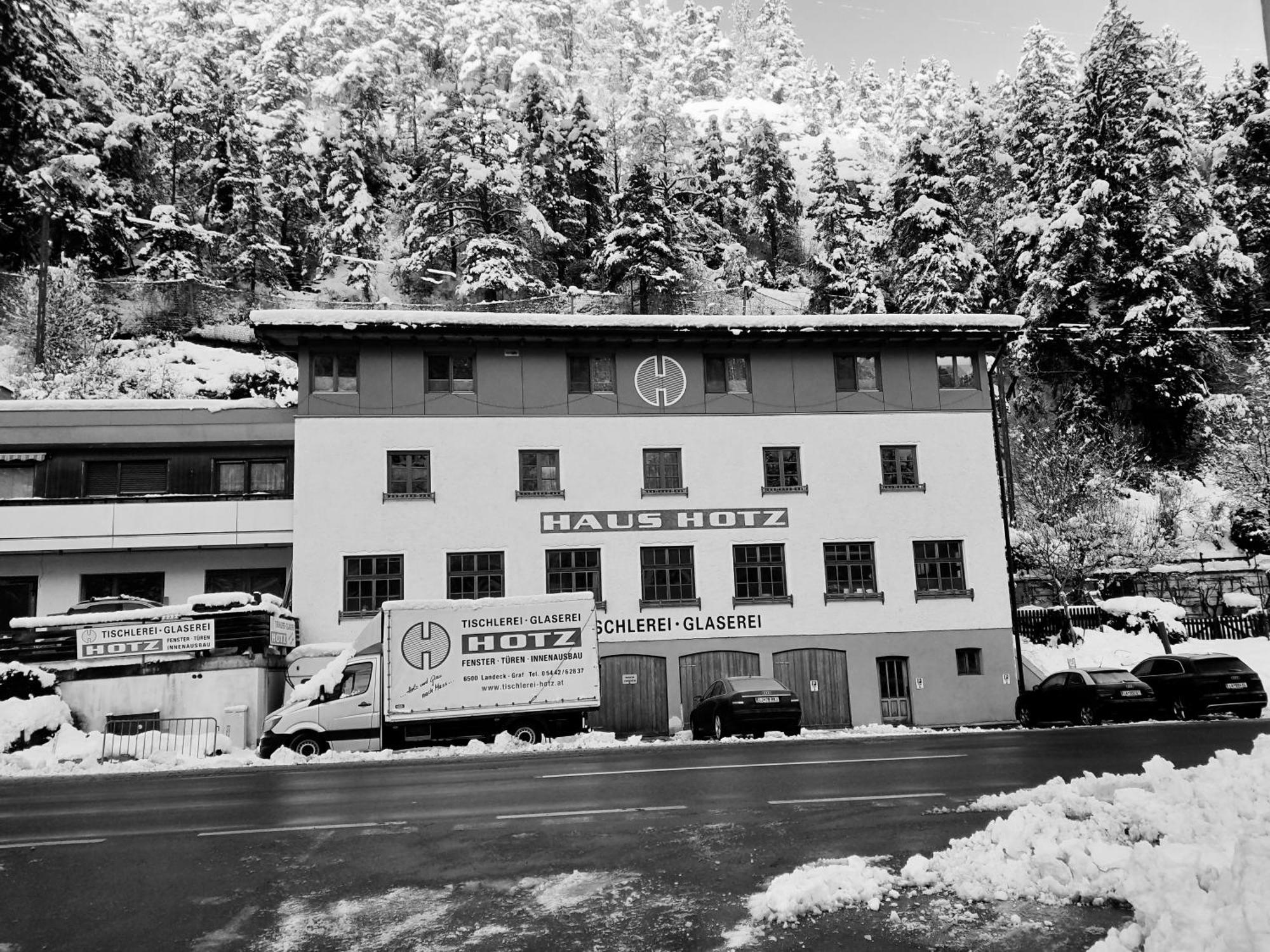 Haus Hotz Apart Talblick Grins Exterior foto